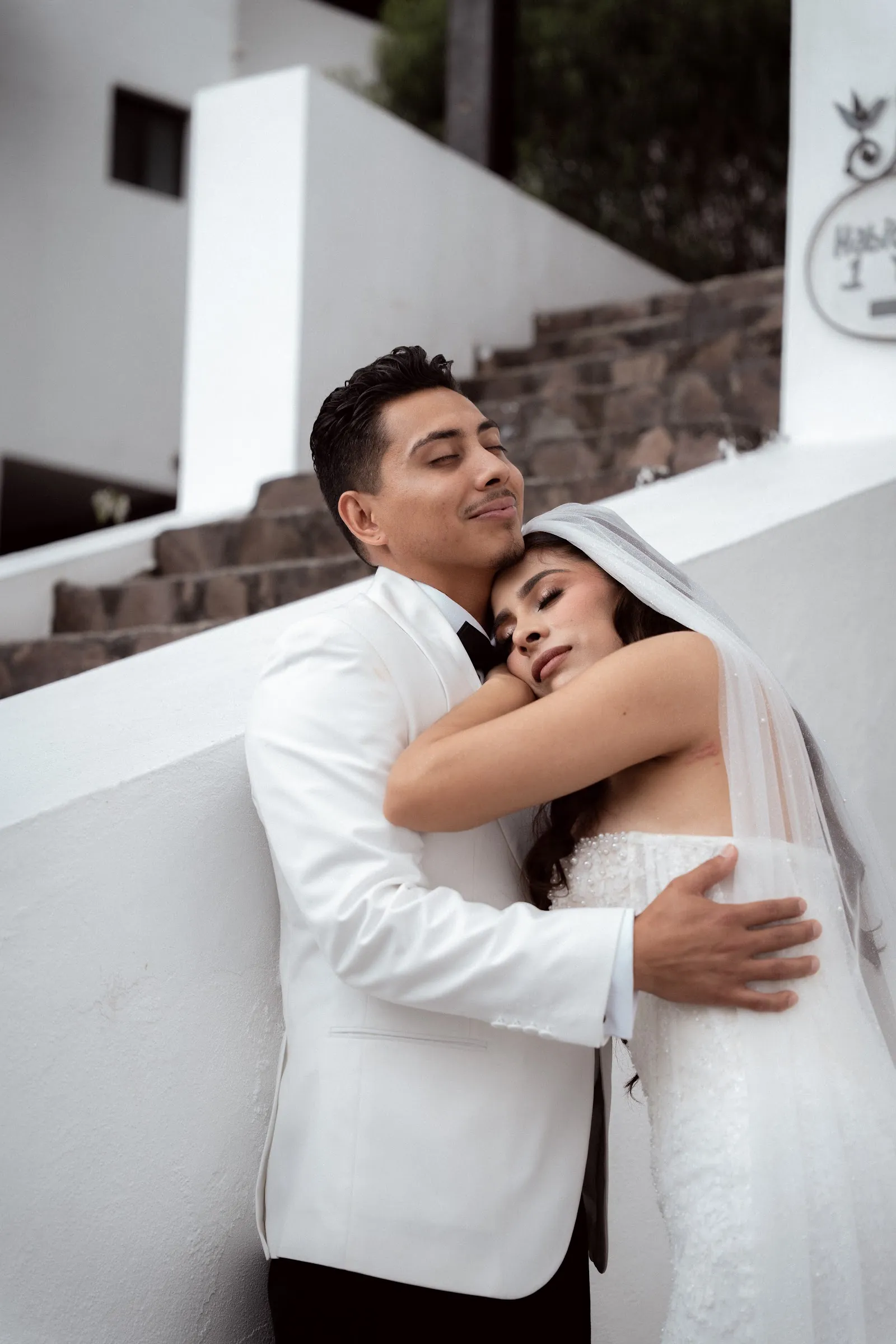 Beso en la frente de la novia