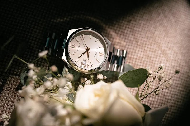 Reloj y aretes de la pareja, detalle de preparativos